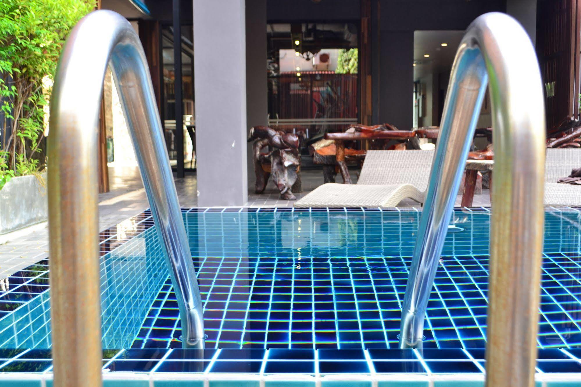 Lap Roi Karon Beachfront By Shanaya Exterior photo